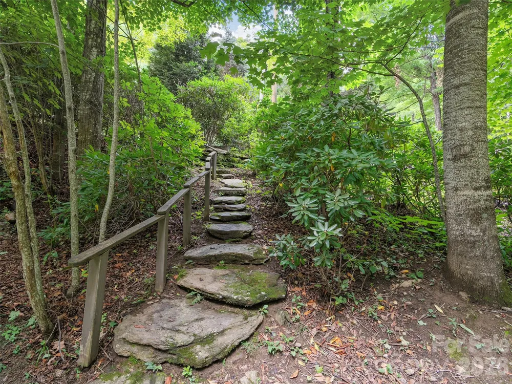 515 Flying Hawk Trail Waynesville, NC 28786
