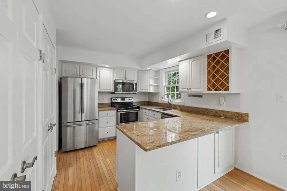 5426 CABOT RIDGE COURT Fairfax, VA 22032