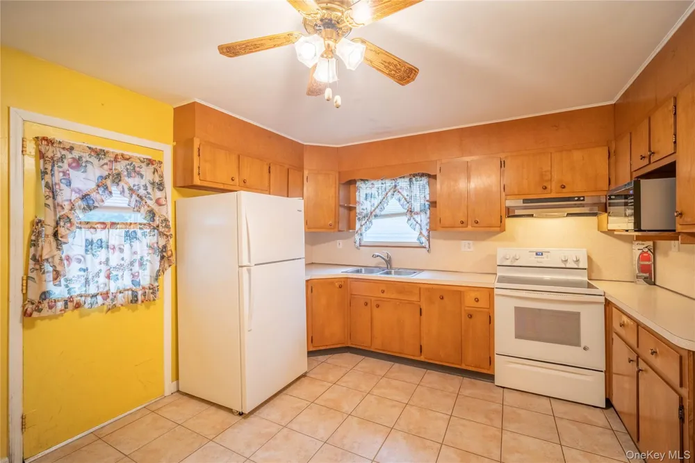 32 Peter Cooper Drive Poughkeepsie, NY 12601