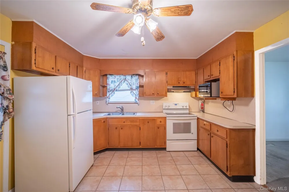 32 Peter Cooper Drive Poughkeepsie, NY 12601