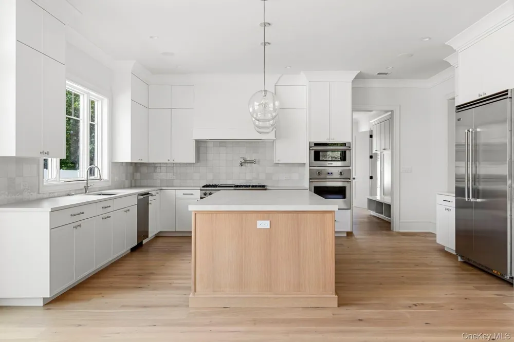 2 D'Amico Court Melville, NY 11747
