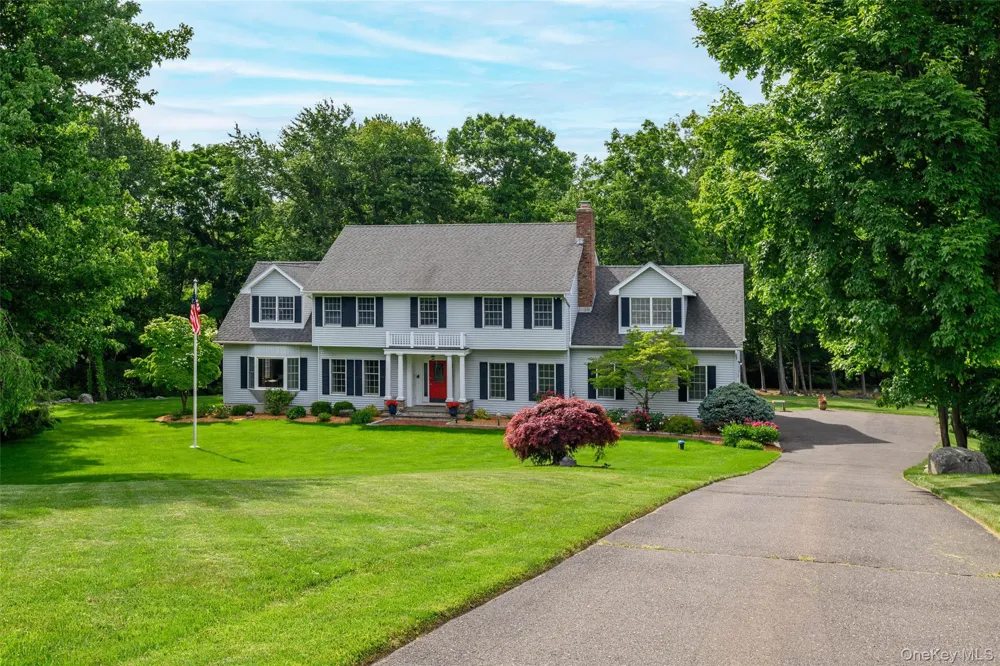 7 Huntington Connecticut Lane New Fairfield, CT 06812