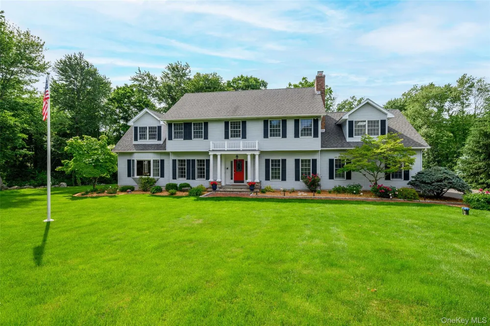 7 Huntington Connecticut Lane New Fairfield, CT 06812