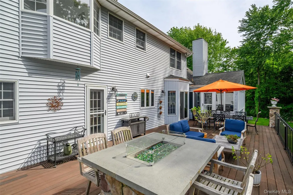 7 Huntington Connecticut Lane New Fairfield, CT 06812