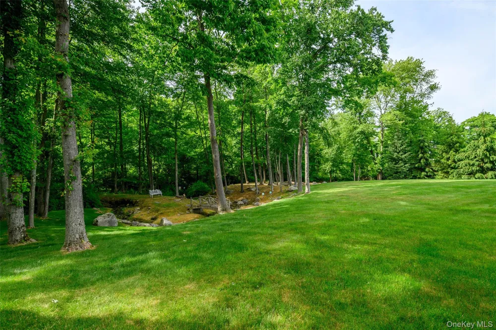 7 Huntington Connecticut Lane New Fairfield, CT 06812