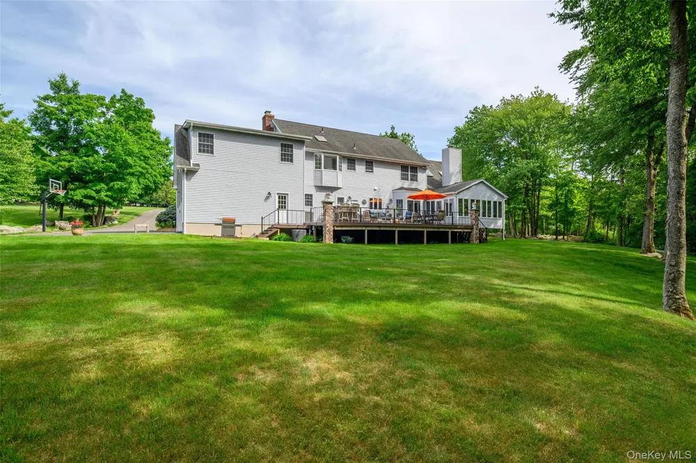 7 Huntington Connecticut Lane New Fairfield, CT 06812