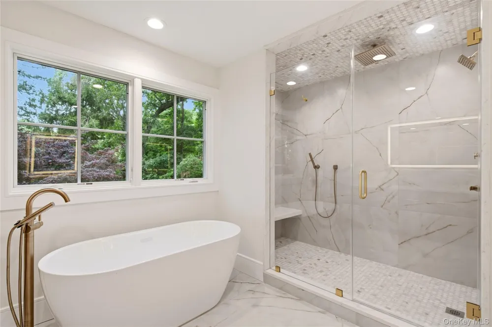 654 Caledonia Road Dix Hills, NY 11746