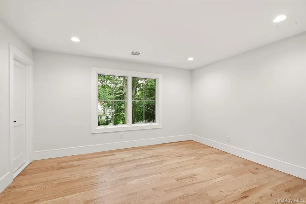 654 Caledonia Road Dix Hills, NY 11746