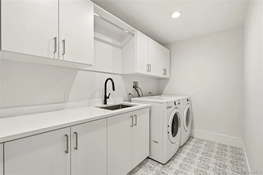 654 Caledonia Road Dix Hills, NY 11746