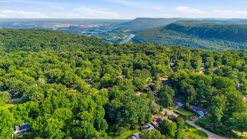 321 Signal Mountain Boulevard Signal Mountain, TN 37377