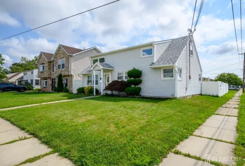 98 Daniel Street
