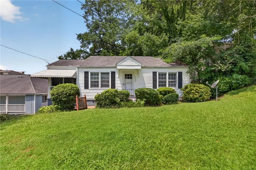 2727 Humphries Street East Point, GA 30344