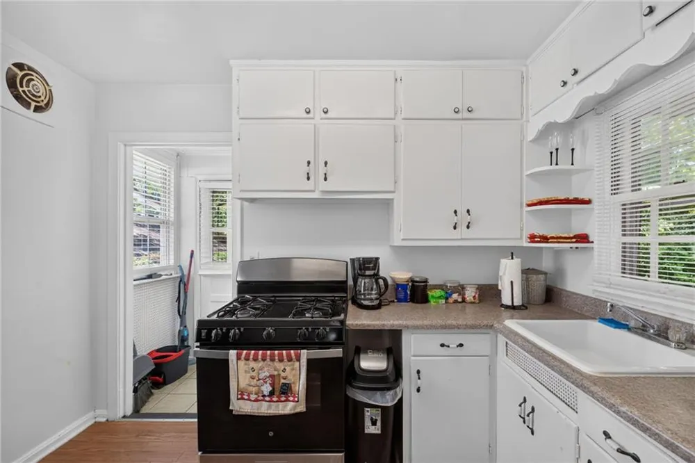 2727 Humphries Street East Point, GA 30344