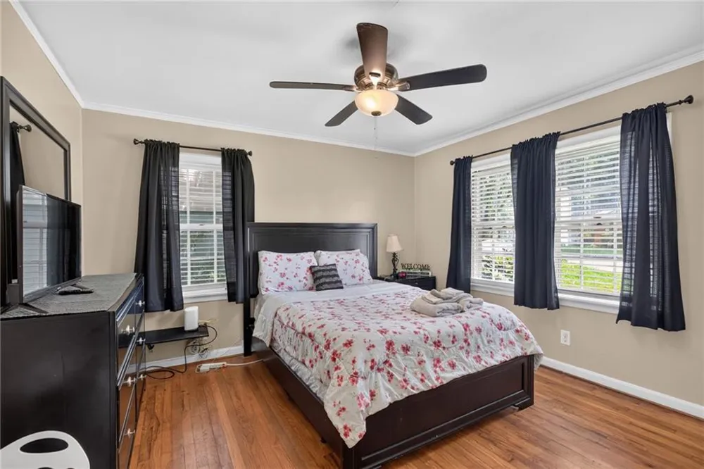 2727 Humphries Street East Point, GA 30344