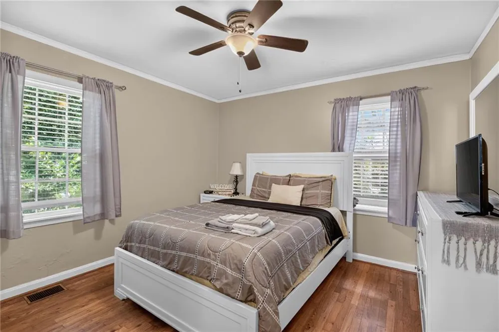 2727 Humphries Street East Point, GA 30344