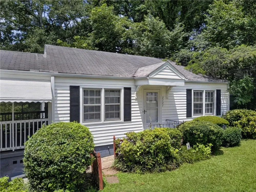 2727 Humphries Street East Point, GA 30344