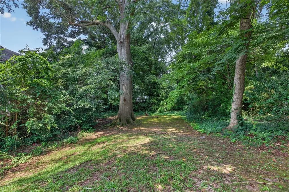 2727 Humphries Street East Point, GA 30344