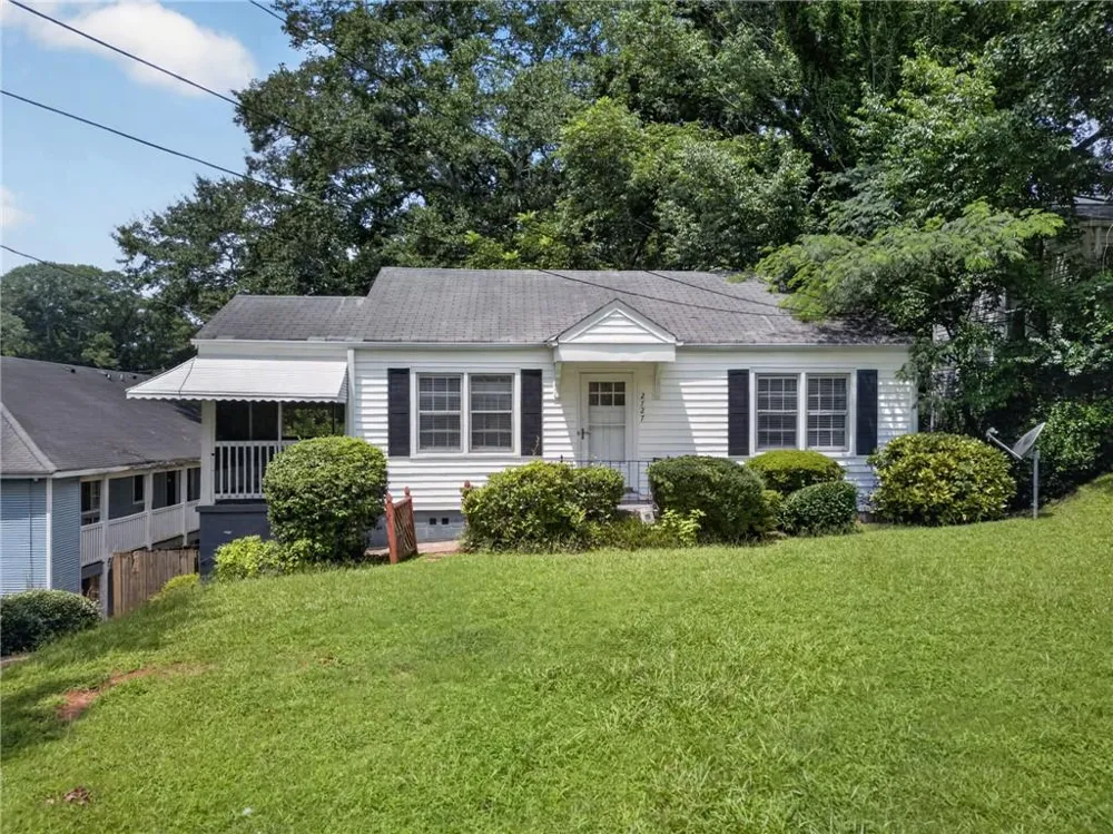 2727 Humphries Street East Point, GA 30344