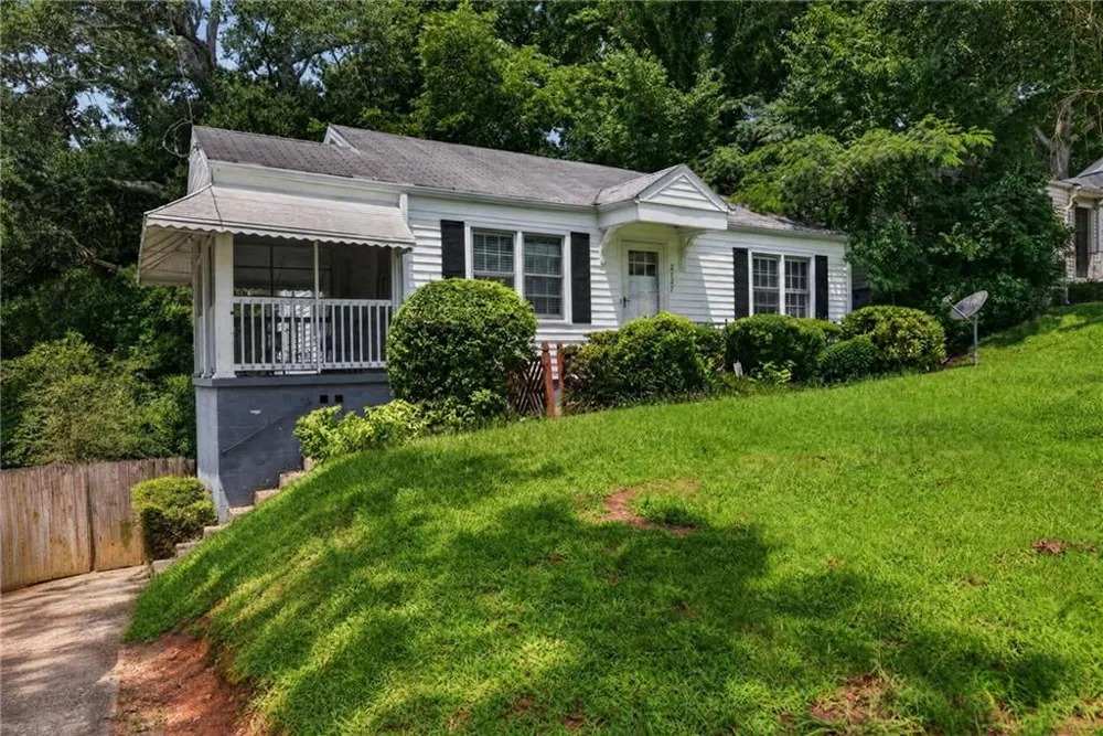 2727 Humphries Street East Point, GA 30344