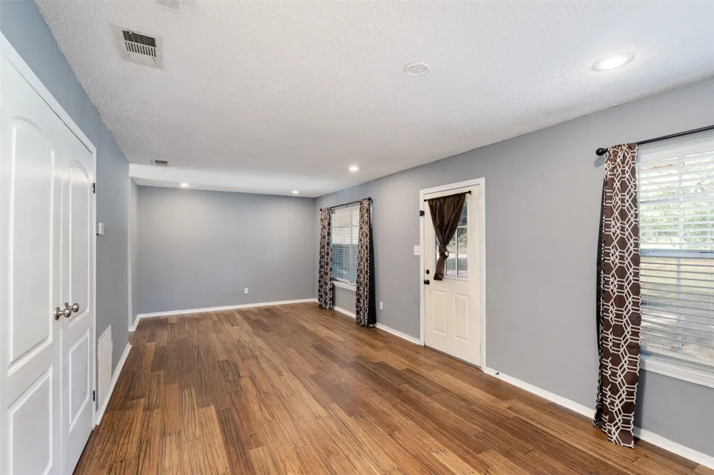 217 Pierce Drive Mabank, TX 75156