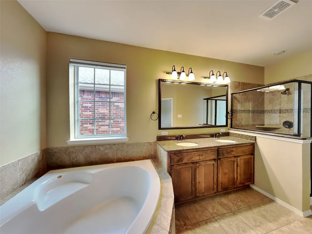 226 Knapford Euless, TX 76040