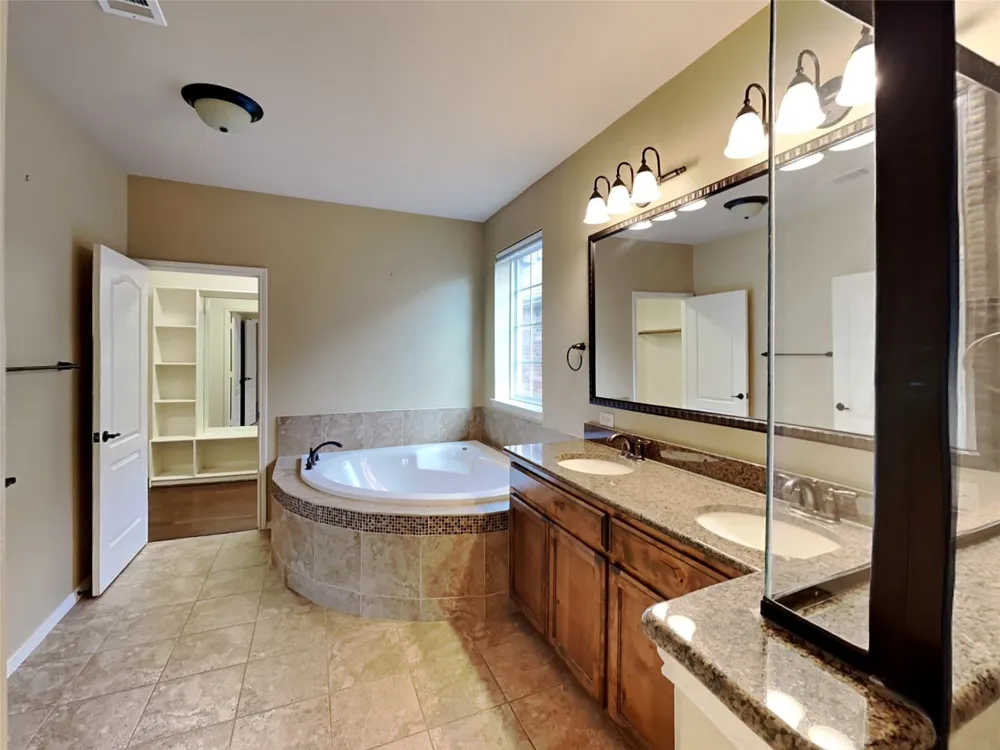 226 Knapford Euless, TX 76040