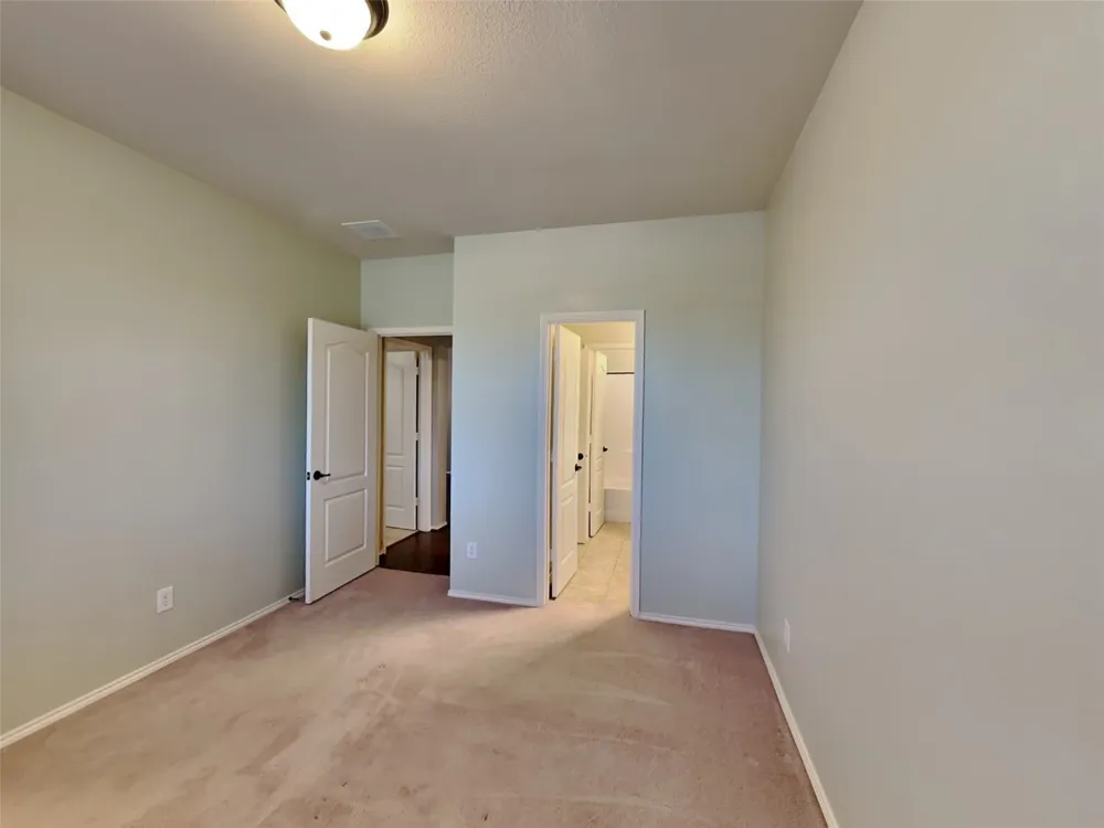 226 Knapford Euless, TX 76040