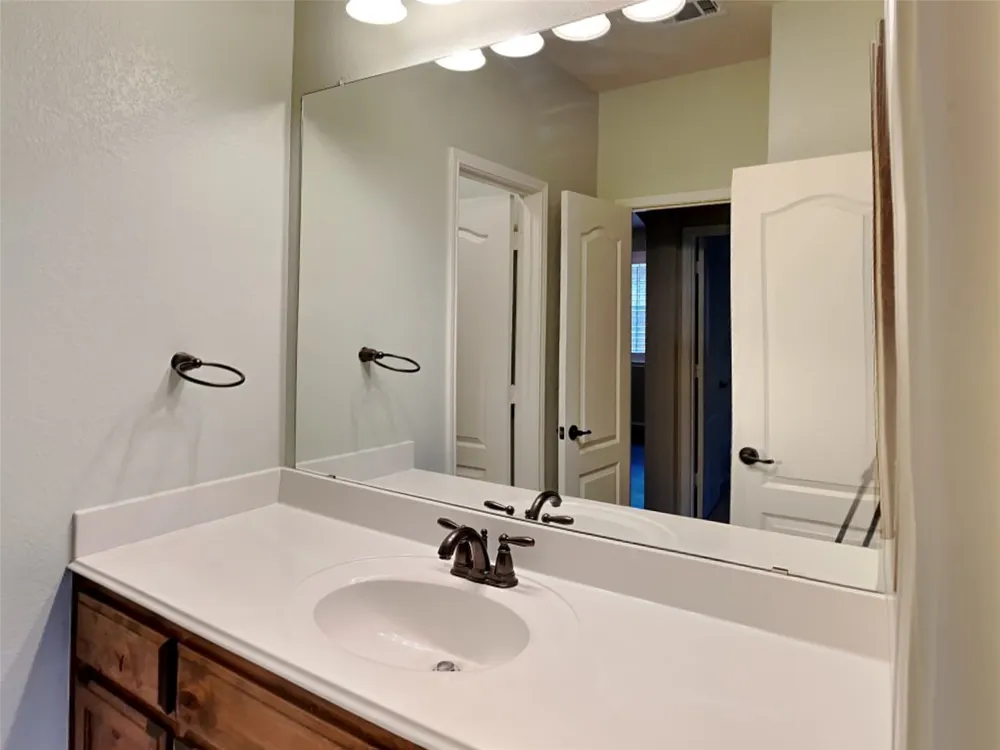 226 Knapford Euless, TX 76040