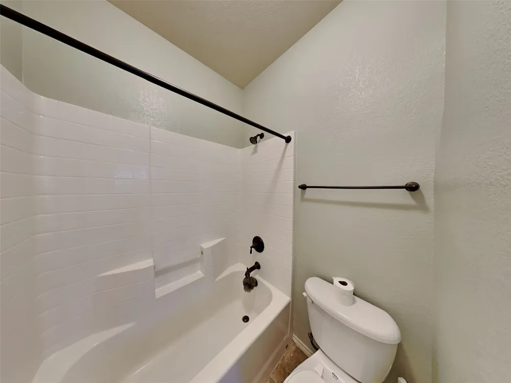 226 Knapford Euless, TX 76040