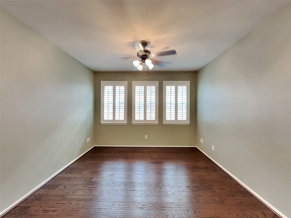 226 Knapford Euless, TX 76040