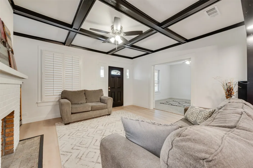 1205 W Arlington Avenue Fort Worth, TX 76110