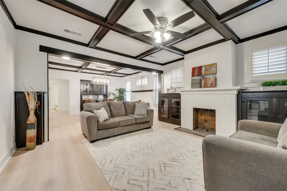 1205 W Arlington Avenue Fort Worth, TX 76110