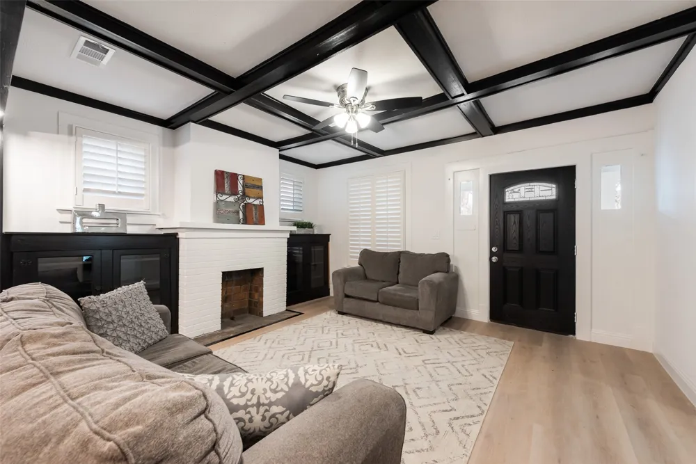 1205 W Arlington Avenue Fort Worth, TX 76110