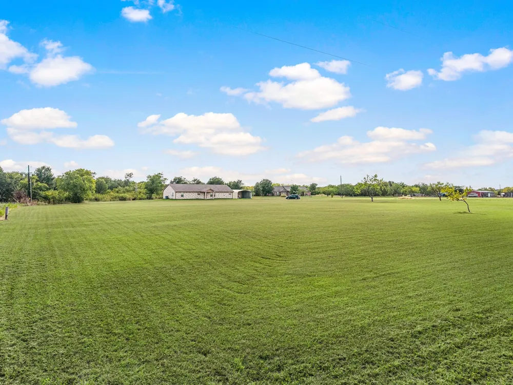 9888 NW County Road 2221 Barry, TX 75102