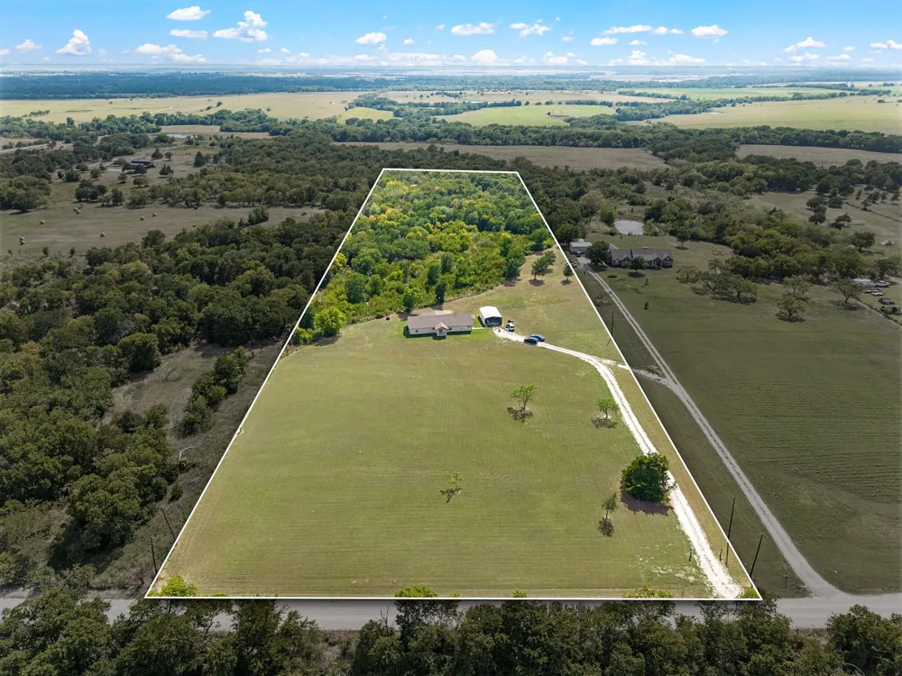 9888 NW County Road 2221 Barry, TX 75102