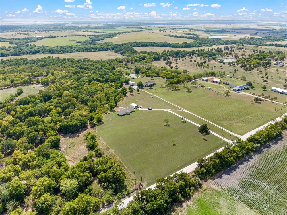 9888 NW County Road 2221 Barry, TX 75102