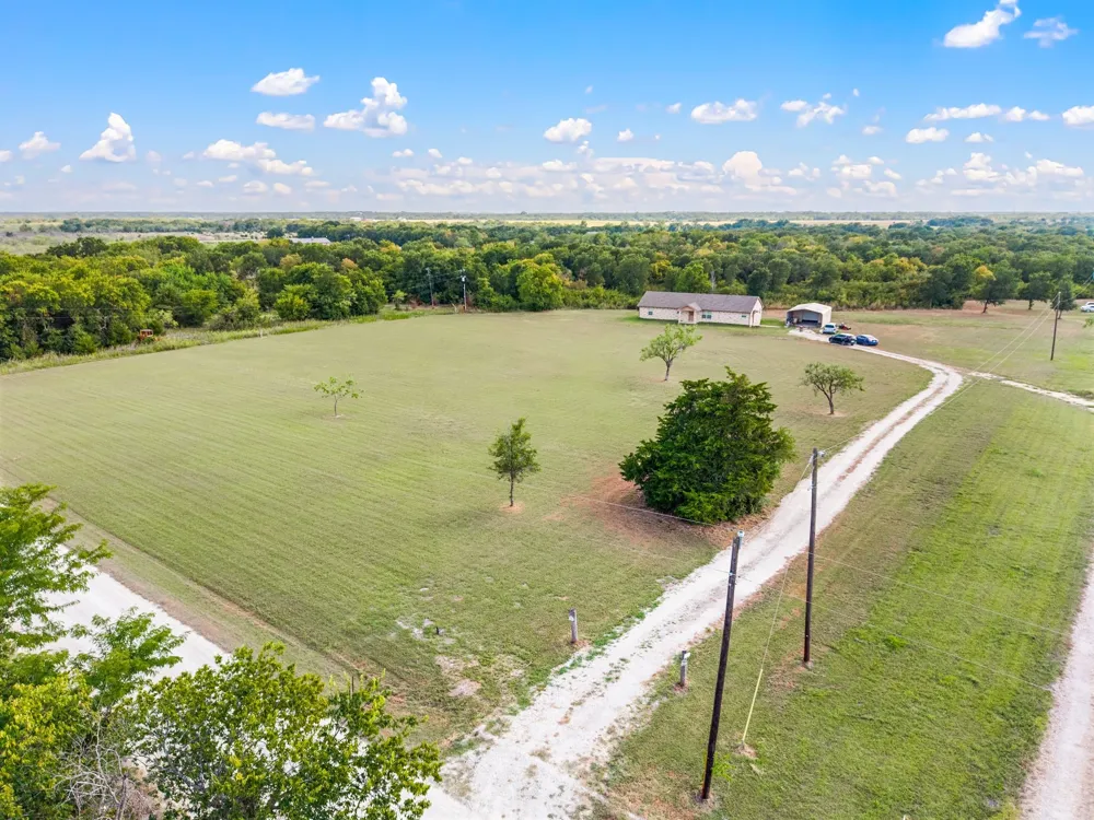 9888 NW County Road 2221 Barry, TX 75102