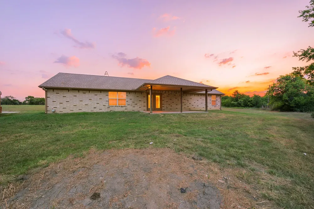 9888 NW County Road 2221 Barry, TX 75102