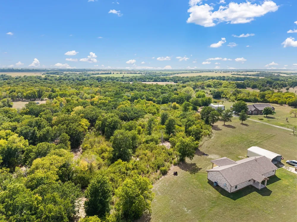9888 NW County Road 2221 Barry, TX 75102