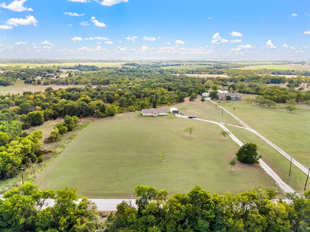 9888 NW County Road 2221 Barry, TX 75102