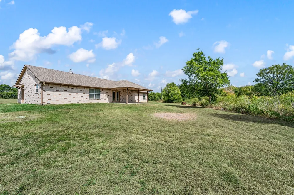 9888 NW County Road 2221 Barry, TX 75102