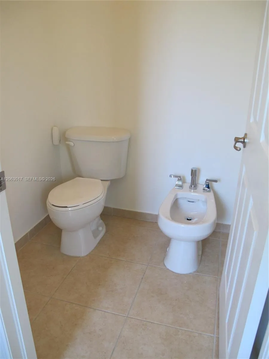 10716 NW 76th Ln Doral, FL 33178