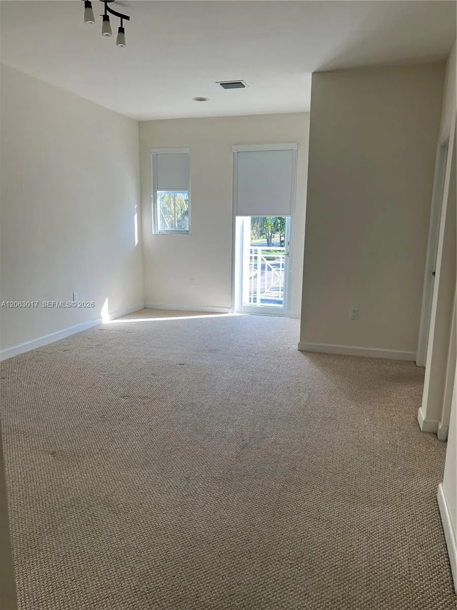 10716 NW 76th Ln Doral, FL 33178