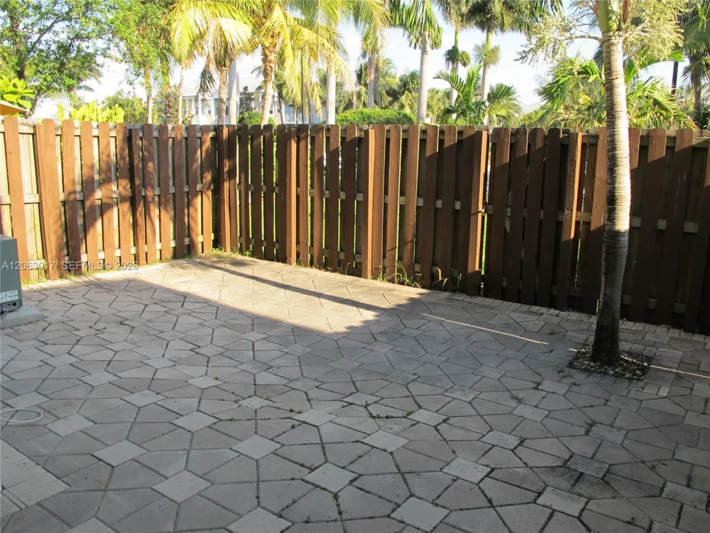 10716 NW 76th Ln Doral, FL 33178