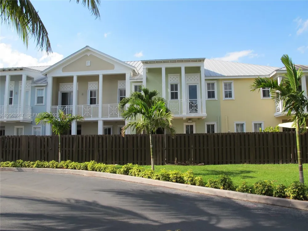 10716 NW 76th Ln Doral, FL 33178