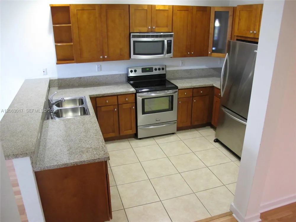 10716 NW 76th Ln Doral, FL 33178