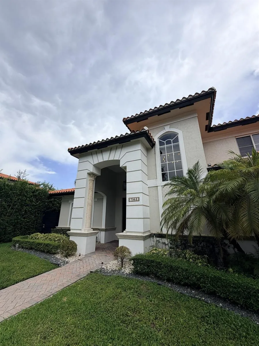 7952 NW 161ST TERRACE Miami Lakes, FL 33016