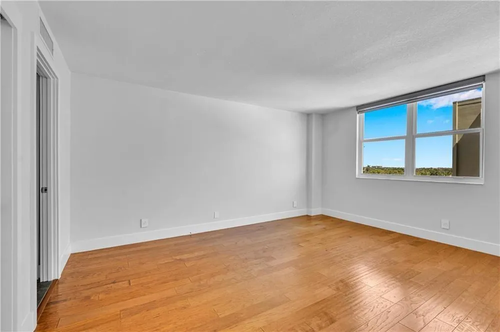 1900 S OCEAN BOULEVARD #6J Lauderdale By The Sea, FL 33062