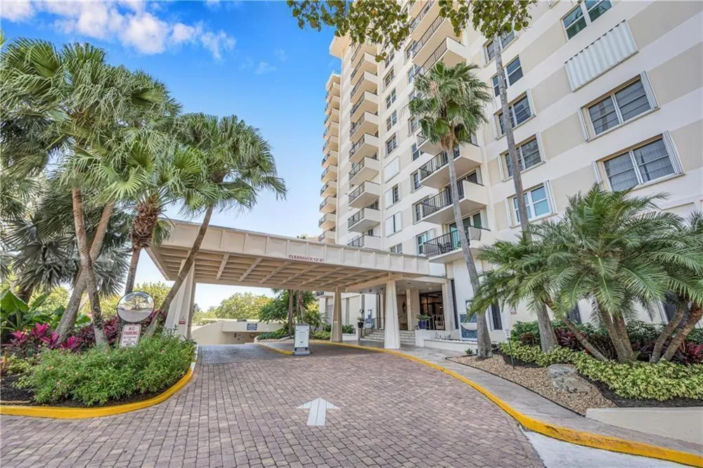1900 S OCEAN BOULEVARD #6J Lauderdale By The Sea, FL 33062