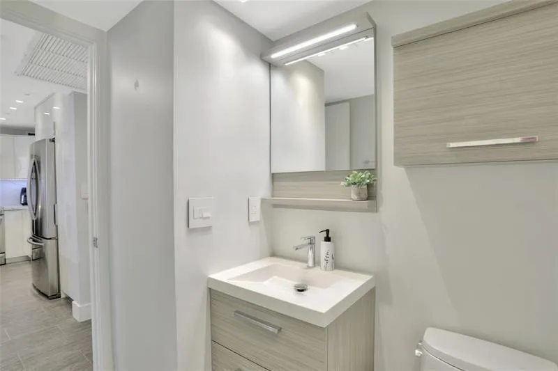 1900 S OCEAN BOULEVARD #6J Lauderdale By The Sea, FL 33062